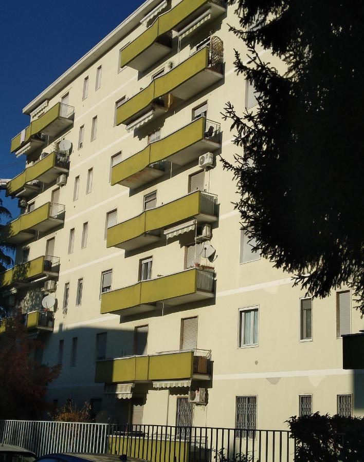 Spazioso Appartamento Parabiago Esterno foto
